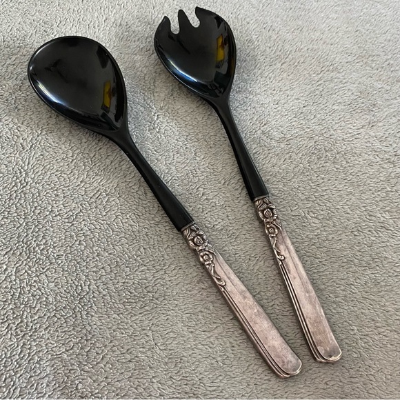 Oneida Gay Adventure Serveware - Picture 1 of 8